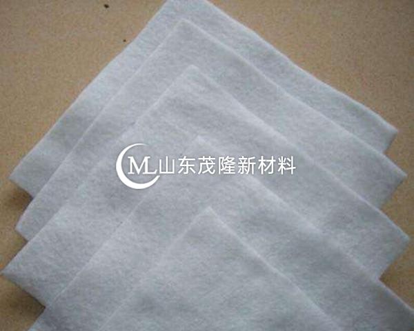 土工布在150℃的溫度下不會軟化和開裂