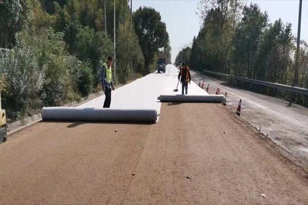 在道路上鋪設土工布的要求有哪些？