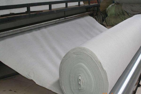 揭秘三層機(jī)織反濾土工布的多重作用