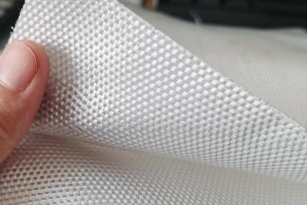 高強加筋土工布與土工格柵的區(qū)別
